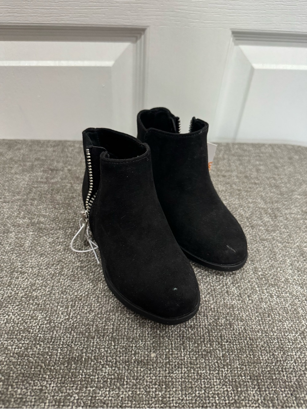 Black jumping beans booties